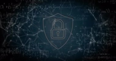 Yüzen matematiksel denklemler ve bağlantı ağının üzerindeki asma kilit ile dijital arayüzün animasyonu. Dijital ağ teknolojisi güvenlik konsepti dijital olarak oluşturuldu.