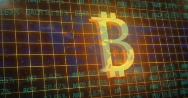 Arka plandaki ızgarada altın bitcoin sembolü üzerinde finansal veri işleme animasyonu. Küresel finans sektörü kripto piyasa konsepti dijital olarak oluşturulmuş görüntü.