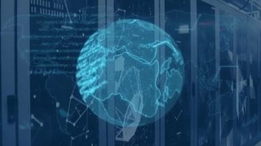 Sunucu odasındaki dönen dünya ve bağlantı ağının animasyonu. Dijital ağ teknolojisi güvenlik konsepti dijital olarak oluşturuldu.