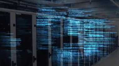 Arka plandaki sunucu odasında veri işleme ile dijital arayüzün animasyonu. Dijital ağ teknolojisi güvenlik konsepti dijital olarak oluşturuldu.