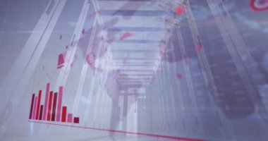 Sunucu odasındaki grafikler ve koronavirüs hücreleriyle dijital arayüzün animasyonu. Dijital ağ teknolojisi güvenlik konsepti dijital olarak oluşturuldu.