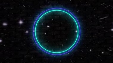 Parlayan neon mavi dairelerin ve parlayan ışık noktalarının animasyonu ve hipnotik hareketle kusursuz bir döngü içinde hareket eden yıldızlar. Renk ve hareket kavramı dijital olarak oluşturuldu.