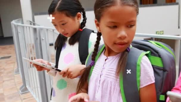 Animatie Van Gegevensverwerking Schoolkinderen Met Behulp Van Digitale Tablets Smartphones — Stockvideo