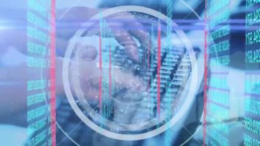 Kapsam taraması ve biyometrik parmak izi ve insan daktilosu üzerinde dijital arayüz veri işleme animasyonu. Küresel teknoloji çevrimiçi ağ sanal kimlik kavramı dijital olarak oluşturuldu.