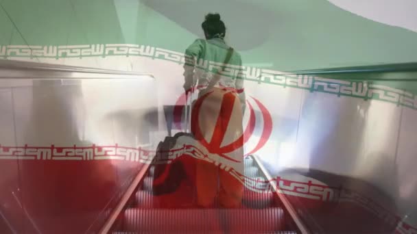 Animatie Van Iraanse Vlag Zwaaiend Vrouw Met Masker Roltrap Met — Stockvideo