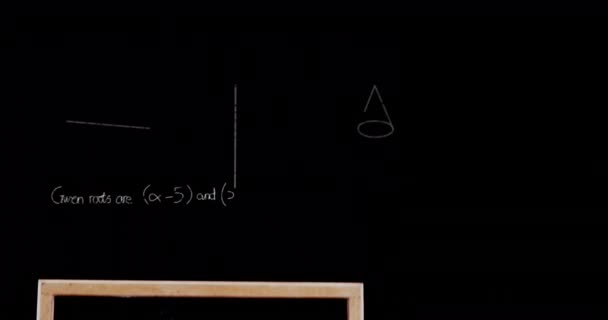 Animering Matematiska Ekvationer Som Flyter Över Text Tillbaka Till Skolan — Stockvideo