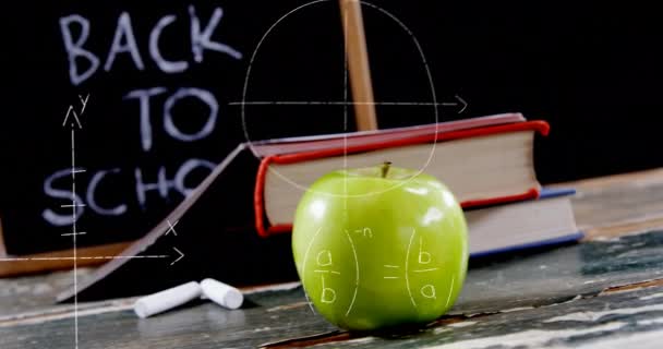 Elma Kitaplarla Birlikte Okula Dönüş Metninin Üzerinde Yüzen Matematik Denklemlerinin — Stok video