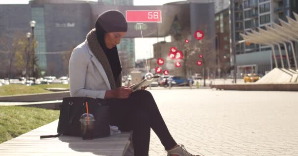 Animación Una Mujer Raza Mixta Con Hiyab Sentado Una Calle — Vídeo de stock