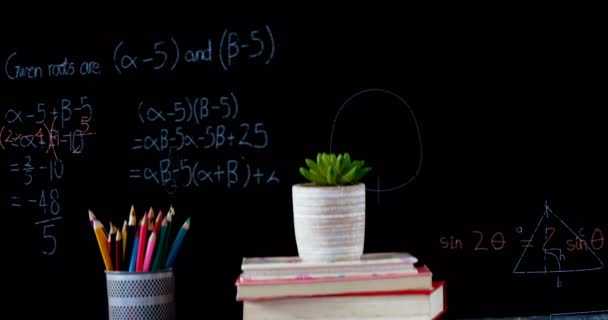 Animation Mathematischer Gleichungen Die Über Büchern Pflanzen Und Buntstiften Auf — Stockvideo