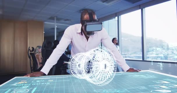 Animation of a businessman wearing a VR headset with a 3d plan on a table — Stock Video