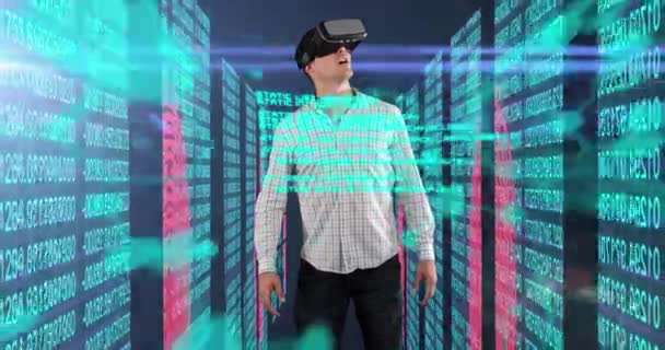 Animacja Człowieka Noszącego Słuchawki Virtual Reality Ekranach Komputerowym Przetwarzaniem Danych — Wideo stockowe