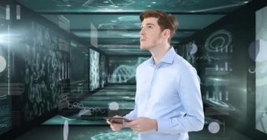 İnsanoğlunun tablet, DNA, hücre ve tıbbi verilerle arka planda işleme tabi tutulduğu animasyon. Dijital ağ bilimi ve araştırma bilgi kavramı dijital olarak oluşturuldu.