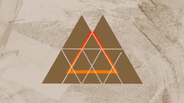 Animation Eines Gestapelten Dreiecks Braun Mit Orangefarbenen Formen Und Gefülltem — Stockvideo