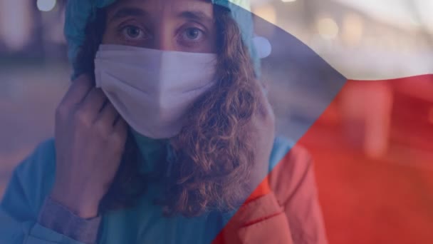 Animation Flag Tjekkiet Vinker Kaukasiske Kvinde Iført Ansigtsmaske Covid Coronavirus – Stock-video