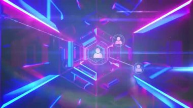 Parlak tüneldeki simgelerle bağlantılı dijital arayüzün animasyonu. Küresel teknoloji ve bağlantı ağı konsepti dijital olarak oluşturulmuş görüntü.
