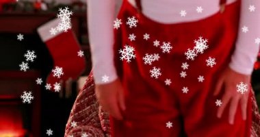 Noel Baba 'nın yorgun ve kar tanelerinin düştüğü kış manzarasının animasyonu. Dijital ortamda oluşturulan Noel kutlamaları konsepti.