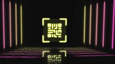 Parlayan ve yanıp sönen QR kodunun animasyonu. Parlayan neon tüneli ve değişen arka planda şekiller. Küresel arayüz teknolojisi kimlik kavramı dijital olarak oluşturulmuş görüntü.