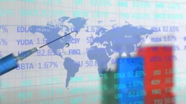 Numaralı ve dünya haritalı tıbbi istatistik kayıtlarının animasyonu, şırıngayla fışkıran sıvı. Küresel koronavirüs Covid 19 salgın konsepti dijital olarak oluşturulmuş görüntü.