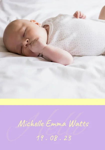 ミシェル エマの組成物は 紫色の背景に白人赤ちゃんの上に生まれた日付のテキストをワットします 誕生日 子供時代 コミュニケーションのコンセプトデジタル生成画像 — ストック写真