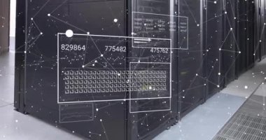 Sunucu odasındaki veri işleme ve şekillerin animasyonu. küresel teknoloji ve dijital arayüz kavramı dijital olarak oluşturulmuş video.