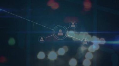 Karanlık sırtüstü uzanan simgelerle bağlantı ağının animasyonu. Küresel finans, iş, bağlantılar, hesaplama ve veri işleme kavramı dijital olarak oluşturulmuş video.
