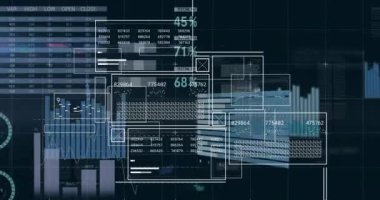 Siyah arkaplanda arayüz ekranları, çizelgeler ve veri işleme animasyonları. Veri, dijital arayüz, bağlantı, ağ ve iletişim, dijital olarak oluşturulmuş video.