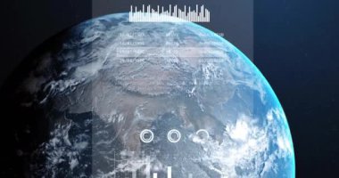 Bilgisayar sunucuları üzerinde dijital veri işleme animasyonu. Dijital olarak oluşturulmuş küresel bağlantılar, hesaplama ve veri işleme kavramı.