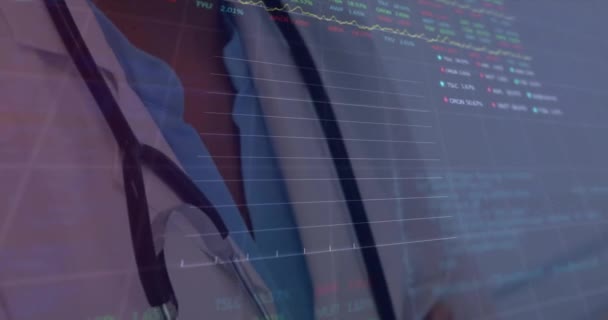 Animação Processamento Dados Diagramas Sobre Médico Biracial Feminino Mercado Ações — Vídeo de Stock