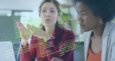 Ofisteki çeşitli iş adamlarıyla ilgili finansal veri işleme resmi. Küresel iş, finans, bilgisayar ve veri işleme kavramı dijital olarak oluşturulmuş görüntü.