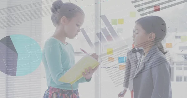 Image Traitement Des Données Financières Sur Les Filles Travaillant Bureau — Photo