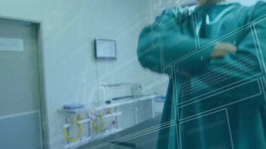 Hastanedeki gülümseyen beyaz erkek doktorun veri işleme ve diyagramlarının animasyonu. Küresel tıp ve dijital arayüz kavramı dijital olarak oluşturulmuş video.