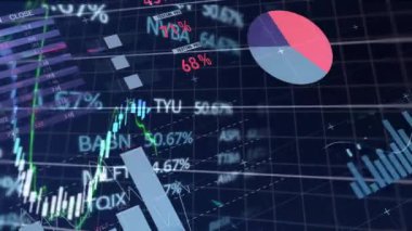 Karanlık arka planda finansal veri işleme sisteminin animasyonu. Küresel iş, bağlantılar, hesaplama ve veri işleme kavramı dijital olarak oluşturulmuş video.