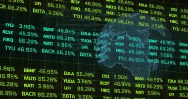 Karanlık arka planda finansal veri işleme animasyonu. Küresel finans, iş, bağlantılar, hesaplama ve veri işleme kavramı dijital olarak oluşturulmuş video.