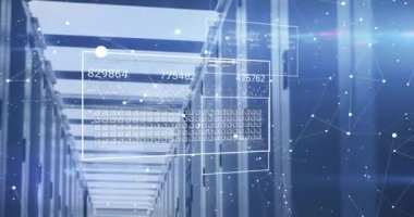 Bilgisayar sunucuları üzerinden veri işleme animasyonu. Küresel finans, iş, bağlantılar, hesaplama ve veri işleme kavramı dijital olarak oluşturulmuş video.