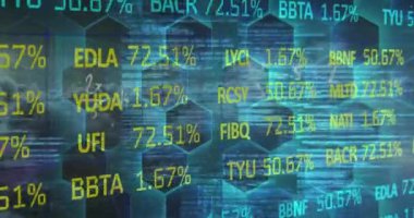 Altıgen ağı üzerinden finansal veri işleme animasyonu. Küresel finans, iş, bağlantılar, hesaplama ve veri işleme kavramı dijital olarak oluşturulmuş video.