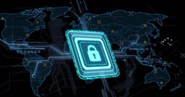 Devre kartı ile asma kilit simgesi ve veri işleme animasyonu. Küresel finans, iş, bağlantılar, hesaplama ve veri işleme kavramı dijital olarak oluşturulmuş video.