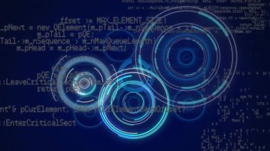 Karanlık arka plan üzerinde dürbün ve veri işleme animasyonları. Küresel finans, iş, bağlantılar, hesaplama ve veri işleme kavramı dijital olarak oluşturulmuş video.