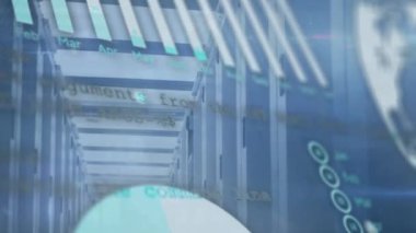 Sunucu odasında dünya ile veri işleme animasyonu. Küresel teknoloji, bilgisayar ve dijital arayüz kavramı dijital olarak oluşturulmuş video.