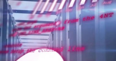 Bilgisayar sunucuları üzerinden veri işleme animasyonu. Küresel finans, iş, bağlantılar, hesaplama ve veri işleme kavramı dijital olarak oluşturulmuş video.