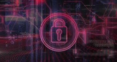 Bilgisayar sunucularında asma kilit simgesi ve veri işleme animasyonu. Küresel siber güvenlik, ağlar, bağlantılar, hesaplama ve veri işleme kavramı dijital olarak oluşturulmuş video.