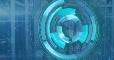 Bilgisayar sunucuları üzerinden finansal veri işleme animasyonu. Küresel finans, iş, bağlantılar, hesaplama ve veri işleme kavramı dijital olarak oluşturulmuş video.