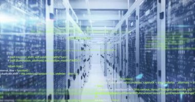 Sunucu odasında veri işleme animasyonu. küresel teknoloji ve dijital arayüz kavramı dijital olarak oluşturulmuş video.