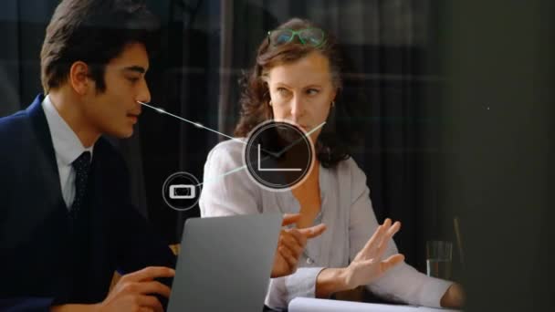Animacja Sieci Połączeń Ikonami Różnych Biznesmenów Biurze Globalne Finanse Biznes — Wideo stockowe