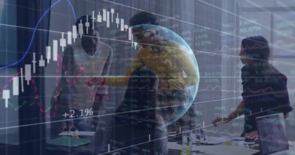 Animation Der Verarbeitung Von Finanzdaten Über Verschiedene Geschäftsleute Amt Globales — Stockvideo