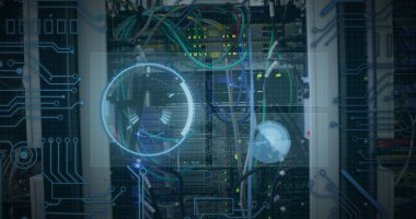 Bilgisayar kabloları üzerinde veri işleme ve küre resmi. bilgisayarlar, ağ, veri işleme, teknoloji ve dijital arayüz kavramı dijital olarak oluşturuldu.