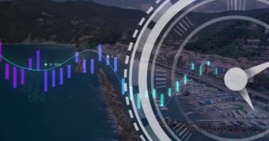 Finansal veri işleme ve şehir manzarası üzerindeki saatin animasyonu. Küresel finans, iş, bağlantılar, hesaplama ve veri işleme kavramı dijital olarak oluşturulmuş video.