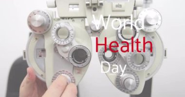 Kafkas erkek optometrist ayarlama ekipmanı üzerine Dünya Sağlık Günü metninin animasyonu. Dijital olarak üretilen sağlık, ilaç ve sağlık hizmetleri kavramı.