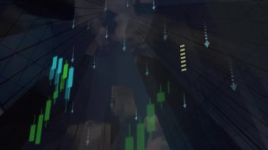 Karanlık arka planda şehir manzarası üzerinden finansal veri işleme animasyonu. Küresel finans, iş, bağlantılar, hesaplama ve veri işleme kavramı dijital olarak oluşturulmuş video.