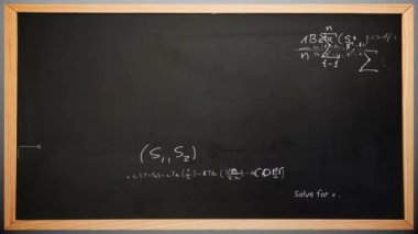 Kara tahtadaki matematiksel denklemlerin animasyonu. Küresel eğitim ve dijital arayüz kavramı dijital olarak oluşturulmuş video.