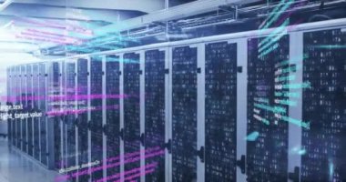 Sunucu odasında mavi, pembe ve beyaz metin veri işleme katmanlarının animasyonu. Ağ, veri, dijital arayüz ve iletişim, dijital olarak oluşturulmuş video.